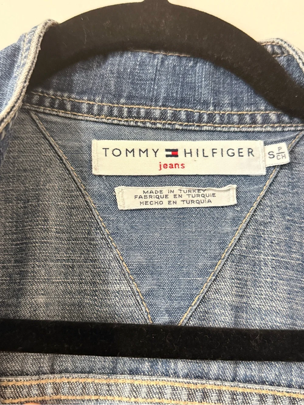 Tommy Hilfiger excellent smoke